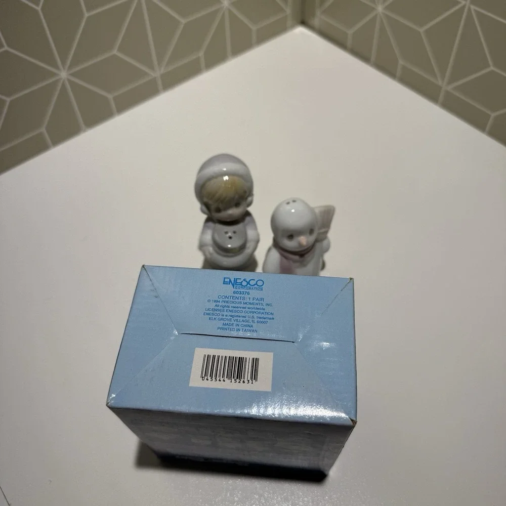 Sugar Town Girl Making Snowman Porcelain 4